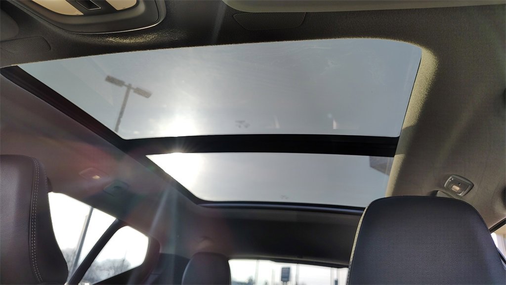 Certified 2025 Volvo XC40 B5 Plus image 25