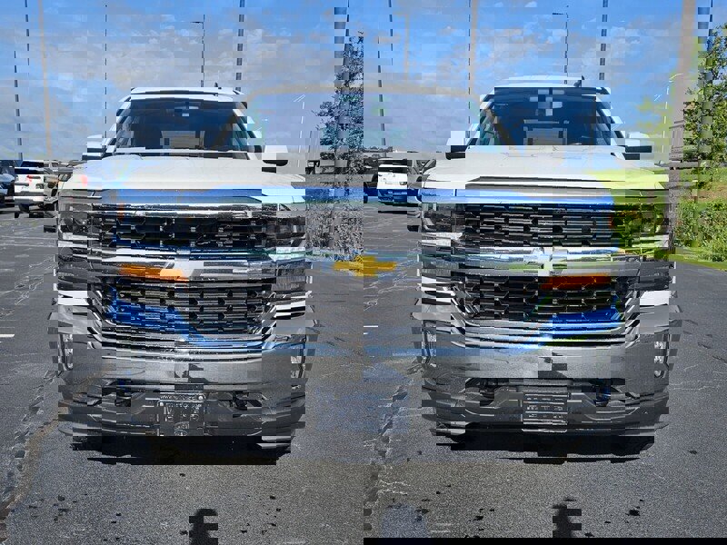 Used 2018 Chevrolet Silverado 1500 LT w/ All Star Edition AWD/4WD image 2