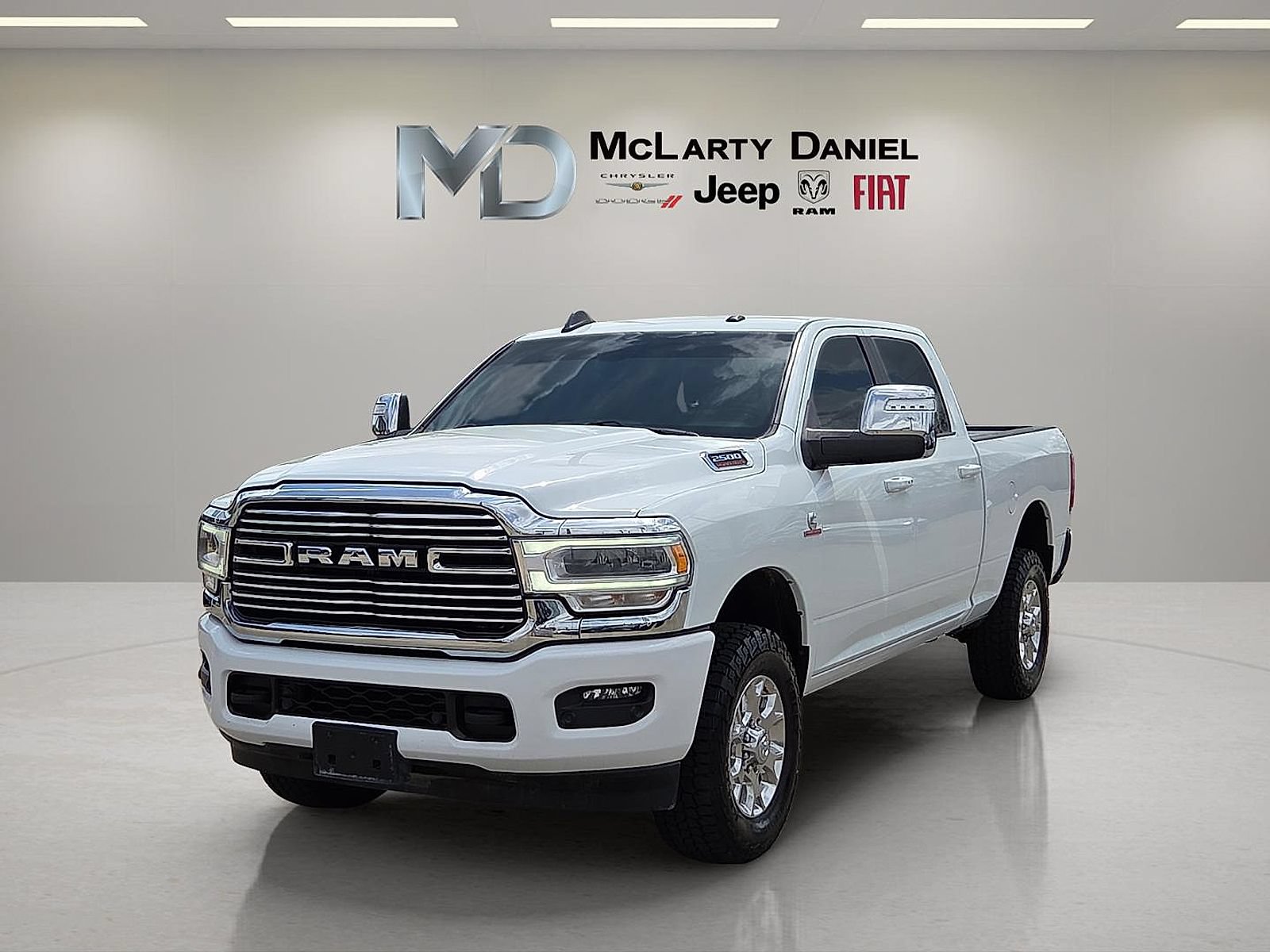 Used 2024 RAM 2500 Laramie AWD/4WD image 2