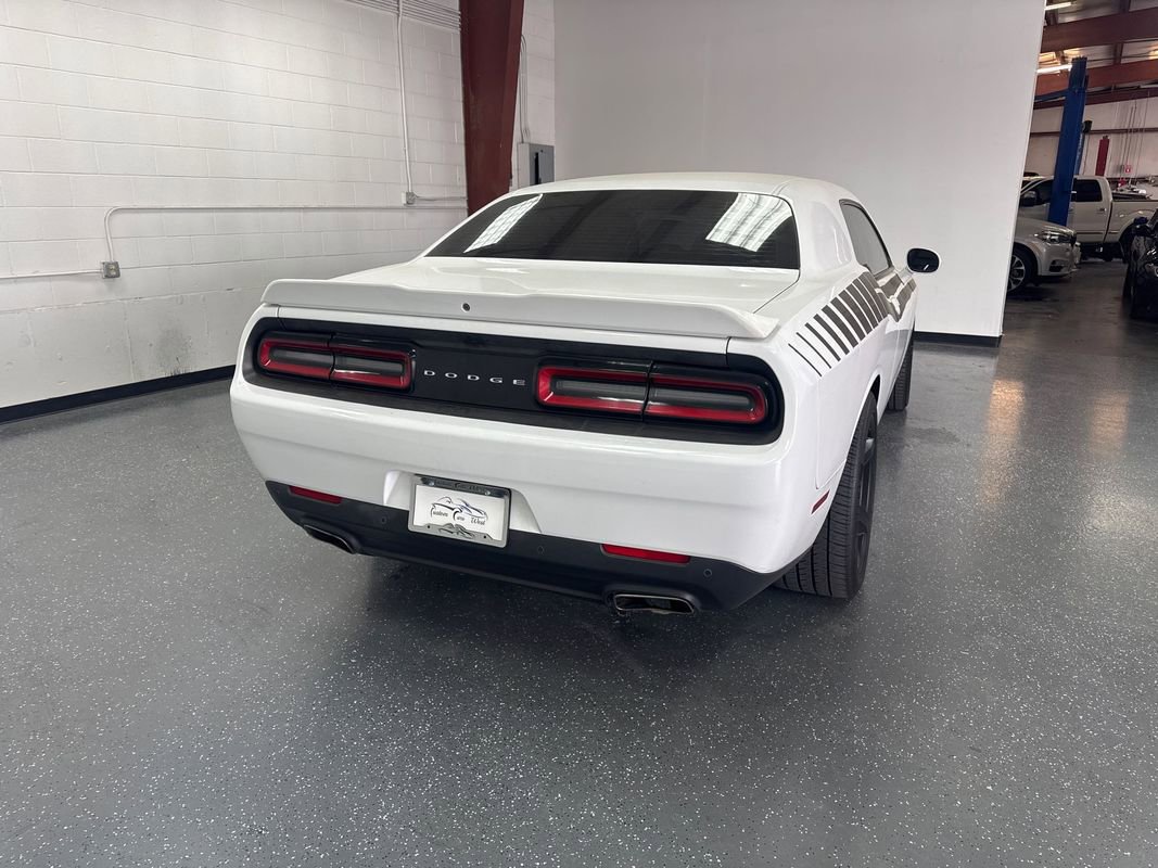 Used 2016 Dodge Challenger SXT w/ Driver Convenience Group image 4