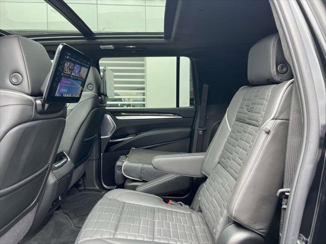 Used 2026 Cadillac Escalade ESV Platinum Sport w/ LPO, ONYX Package image 15