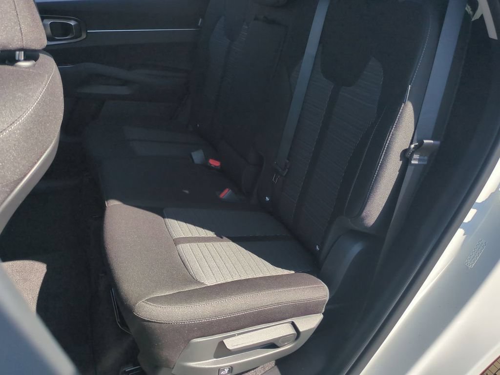 New 2026 Kia Sorento LX FWD image 24