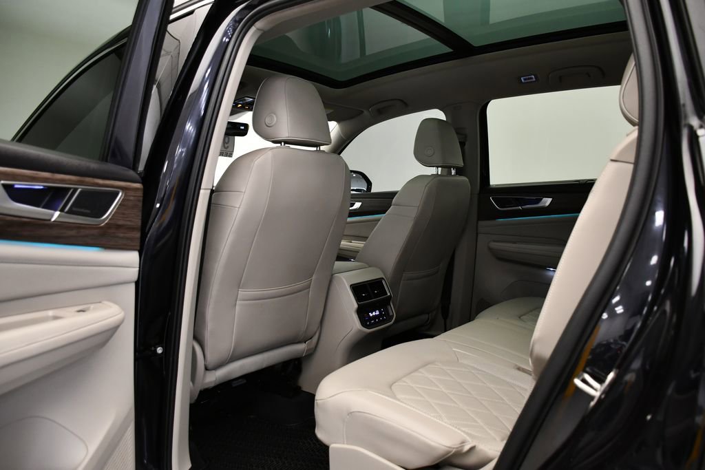 Used 2024 Volkswagen Atlas SEL Premium R-Line image 42