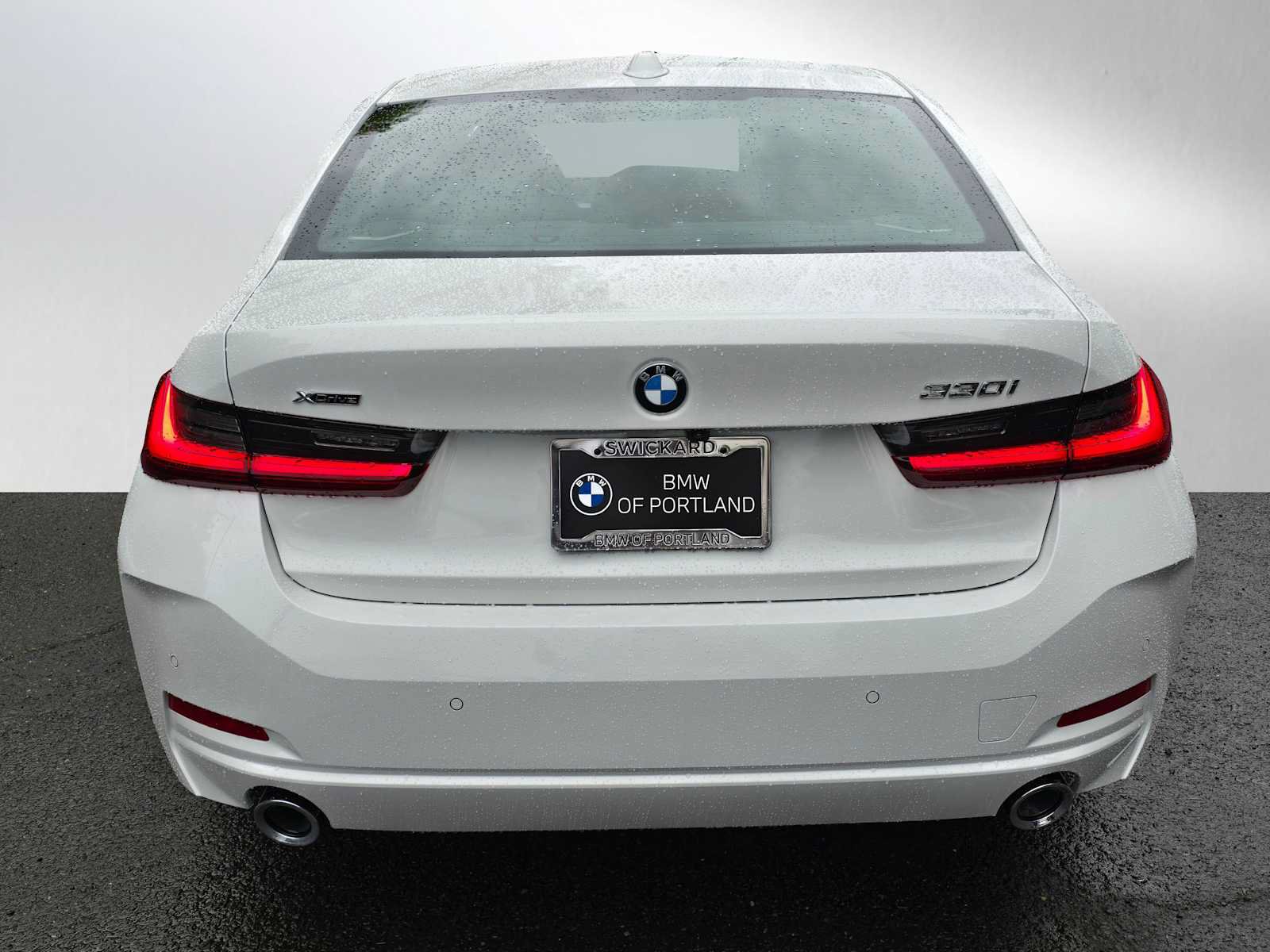 New 2026 BMW 330i xDrive Sedan w/ Premium Package AWD/4WD image 4