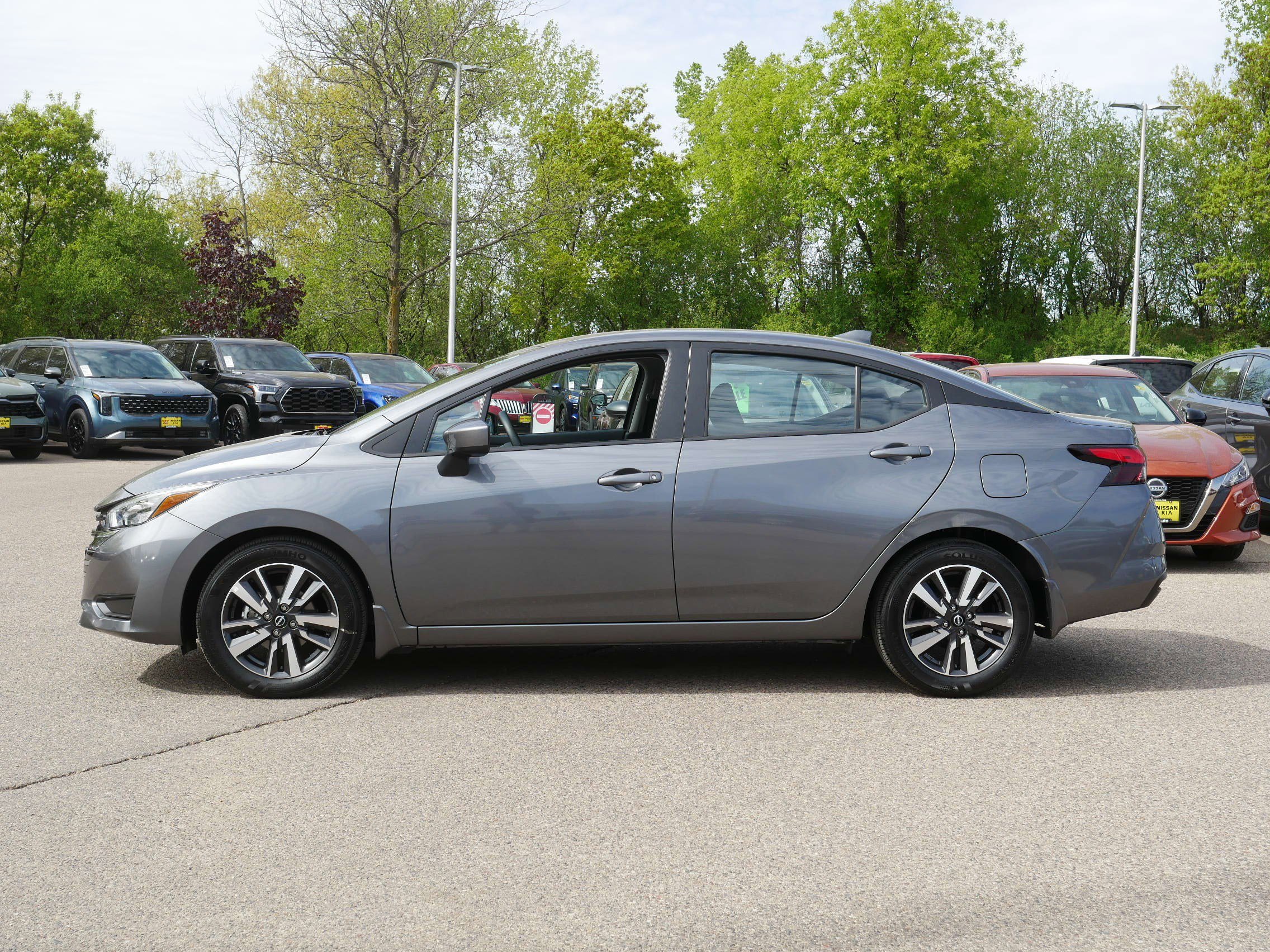 Certified 2025 Nissan Versa SV w/ Trunk Package FWD image 4
