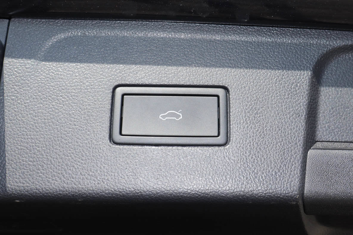 Used 2025 Volkswagen Atlas SE FWD image 21