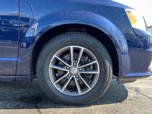 Used 2017 Dodge Grand Caravan SXT image 13