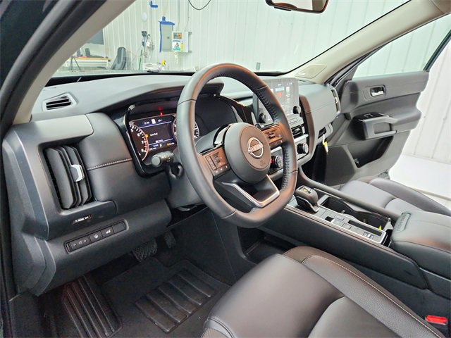 Used 2025 Nissan Pathfinder SL w/ SL Premium Package image 18