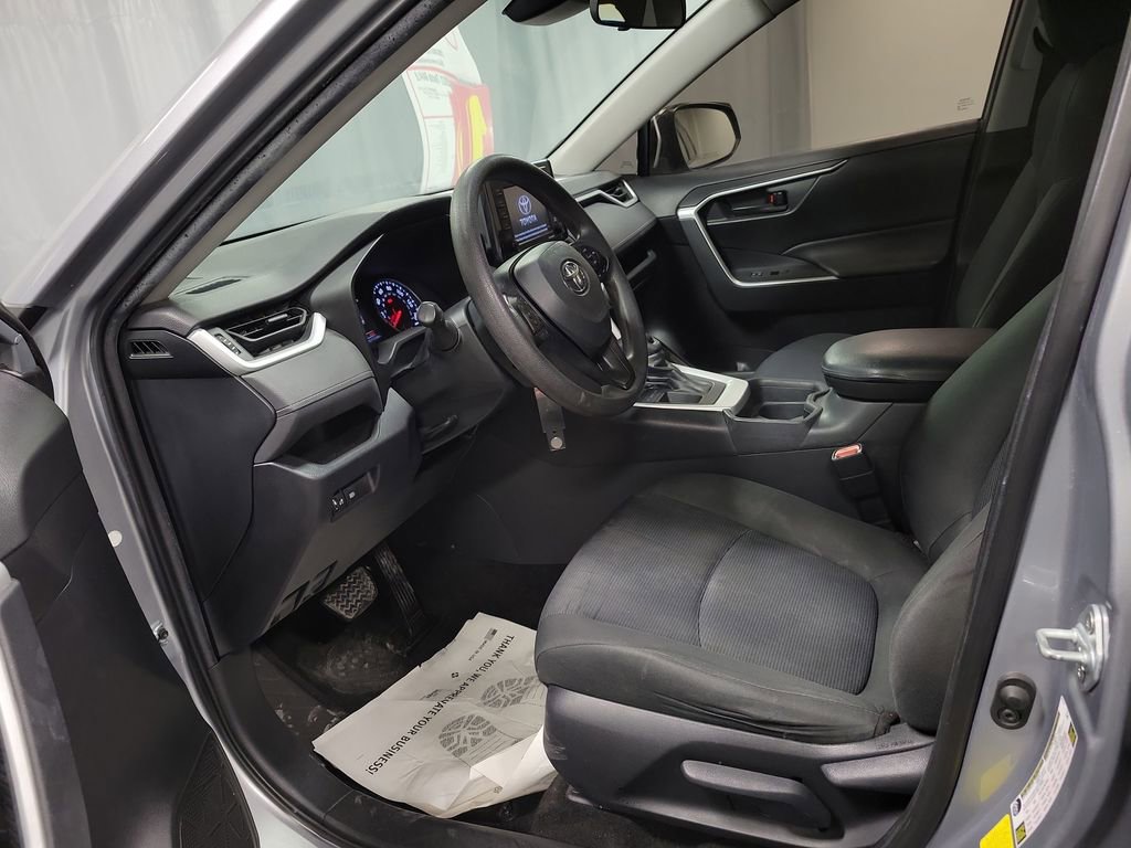Used 2021 Toyota RAV4 LE image 12