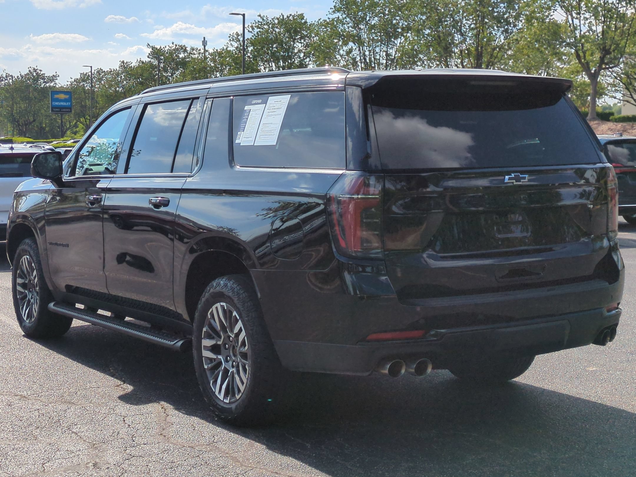 Used 2025 Chevrolet Suburban Z71 AWD/4WD image 8
