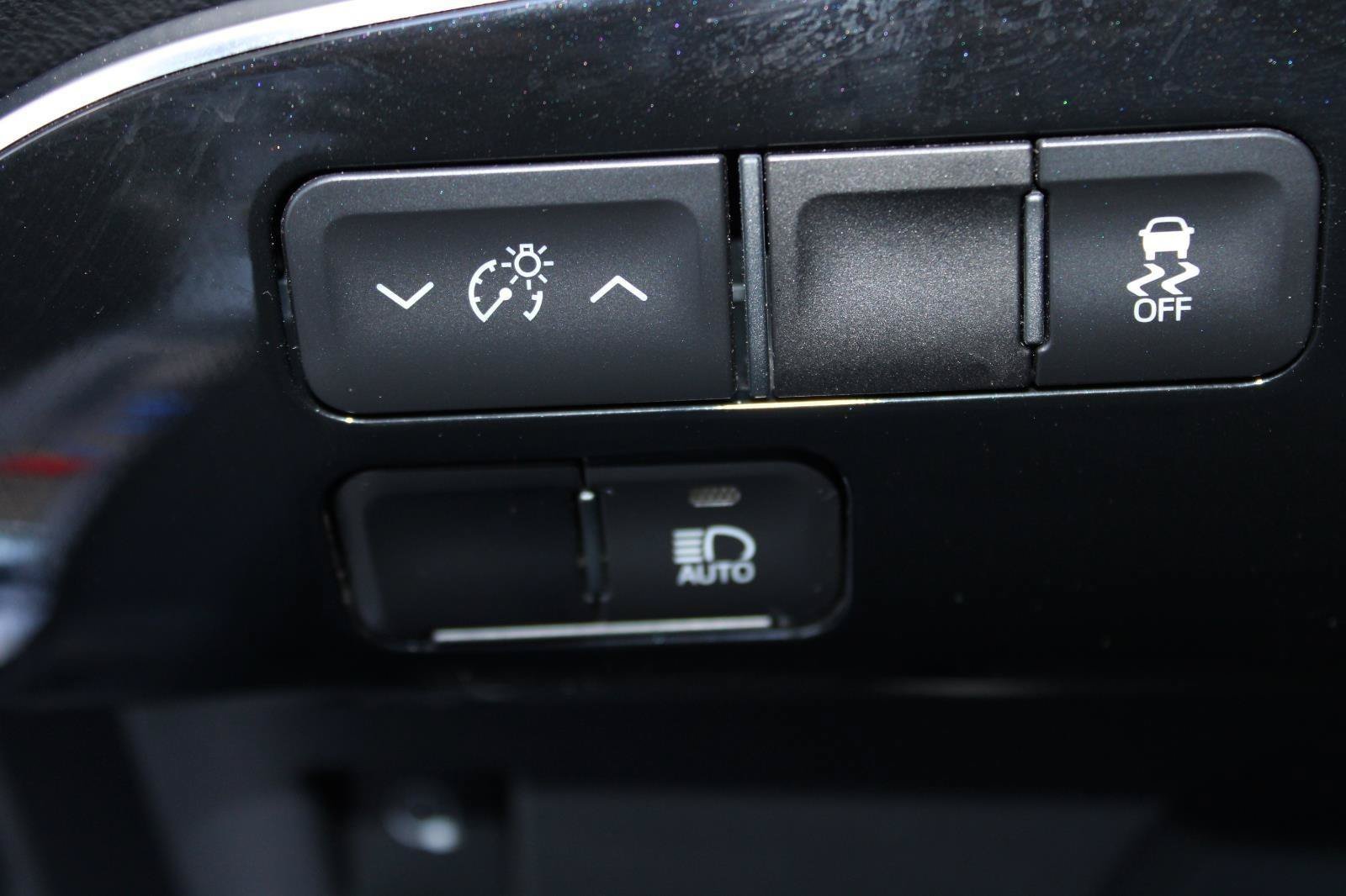 Used 2020 Toyota Prius Prime XLE FWD image 18