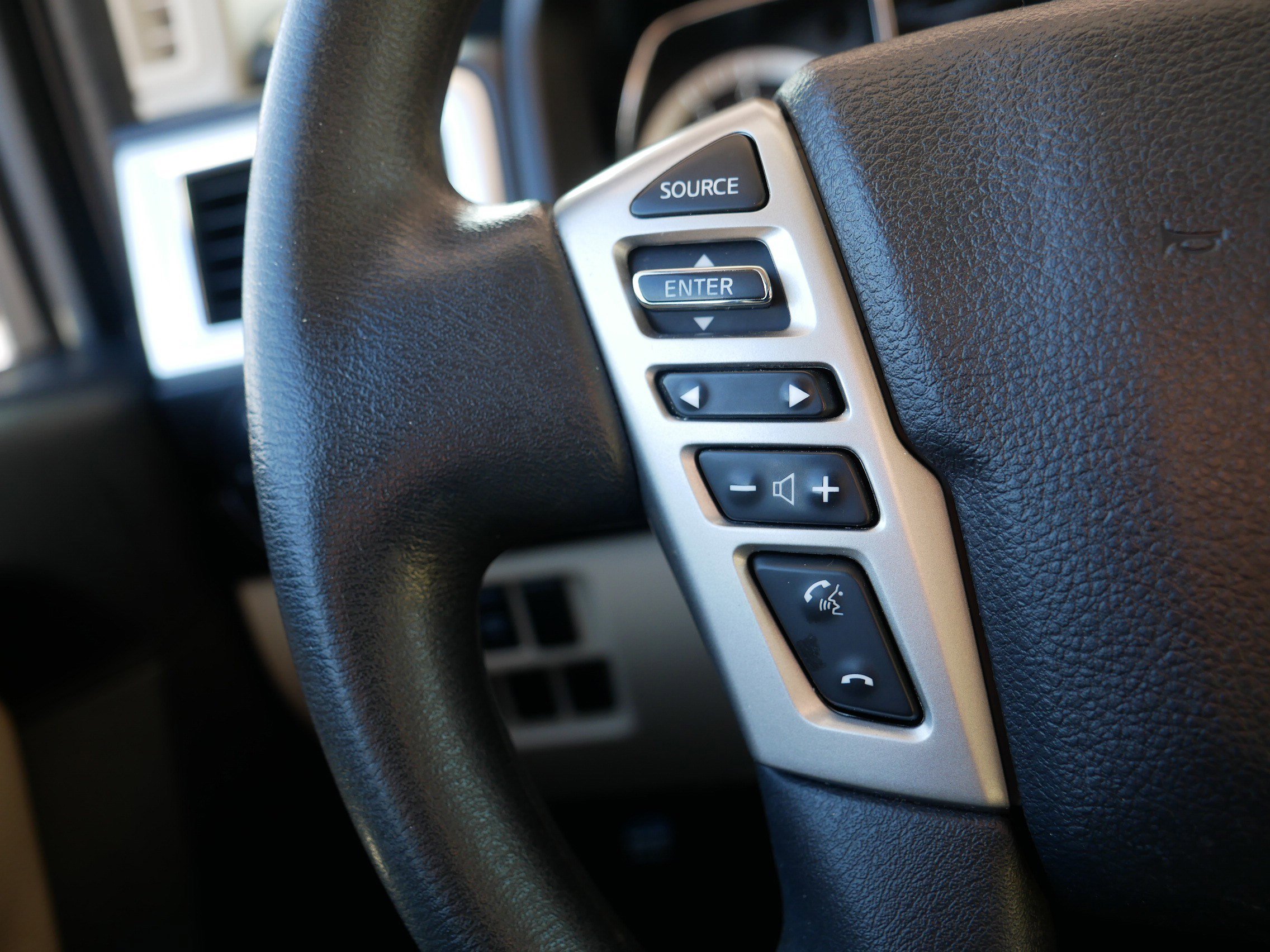 Certified 2017 Nissan Titan SV image 28