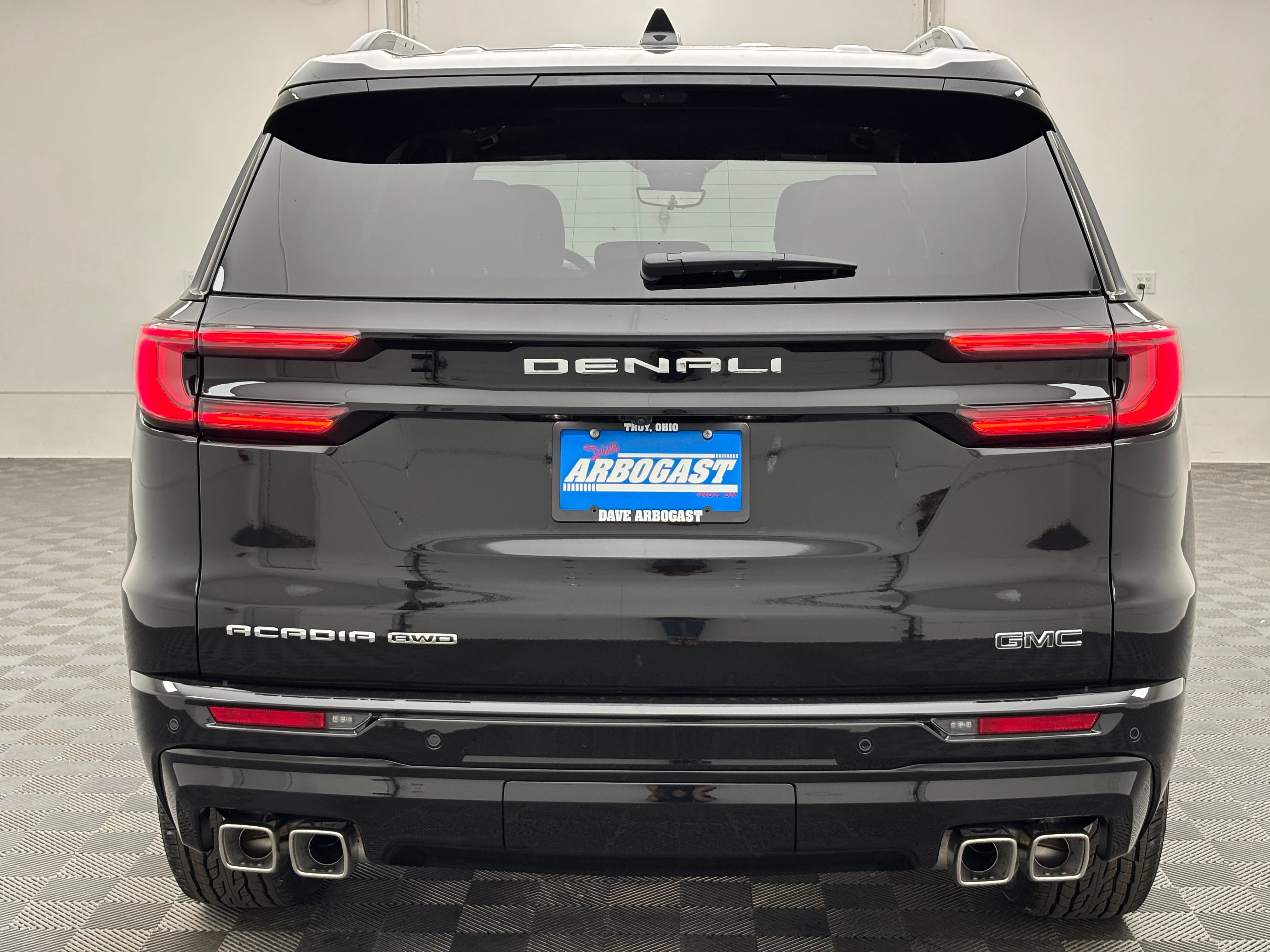 New 2026 GMC Acadia Denali Ultimate w/ LPO, Floor Liner Package AWD/4WD image 12