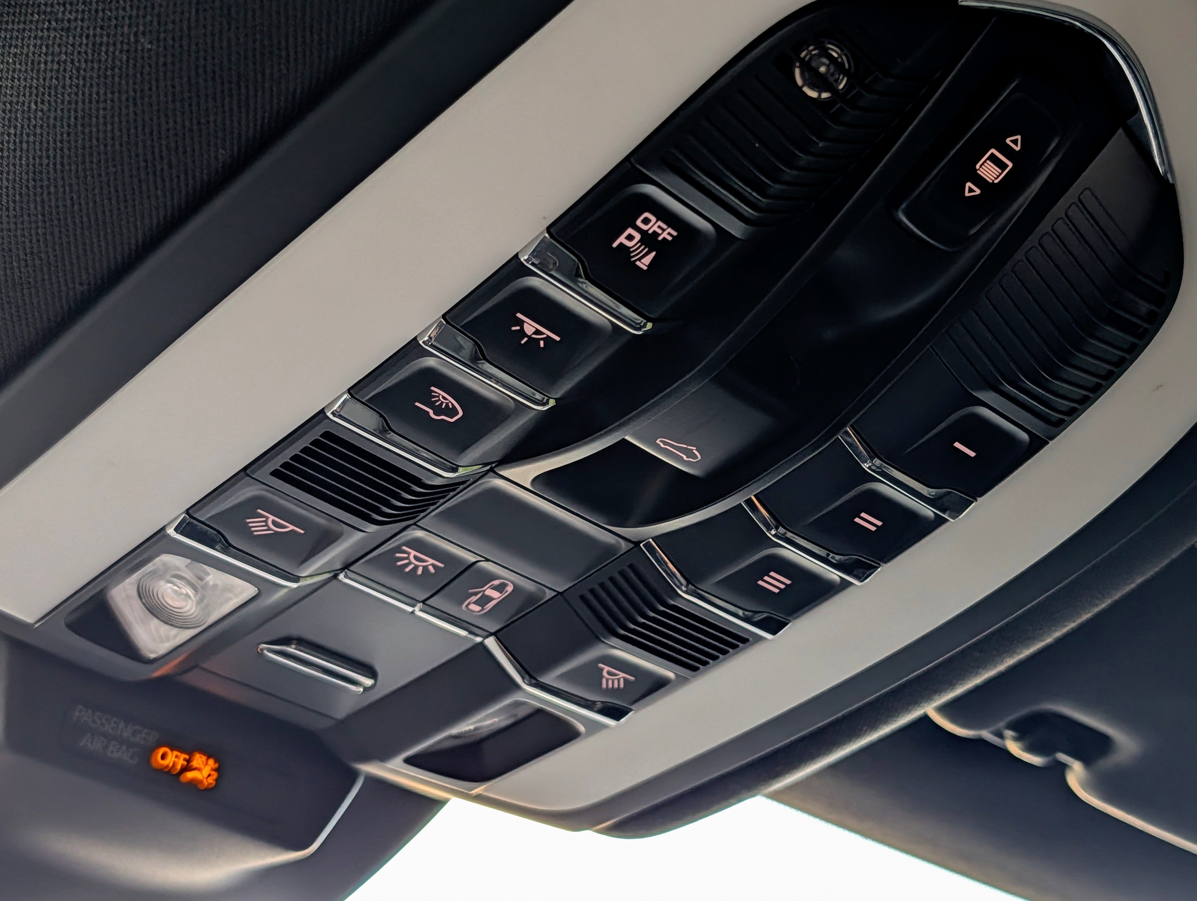 Used 2020 Porsche Macan S image 26