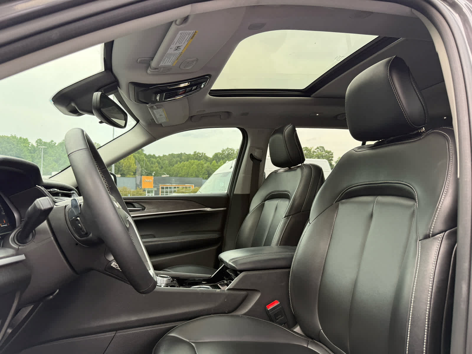 Used 2023 Jeep Grand Cherokee L Limited AWD/4WD image 24