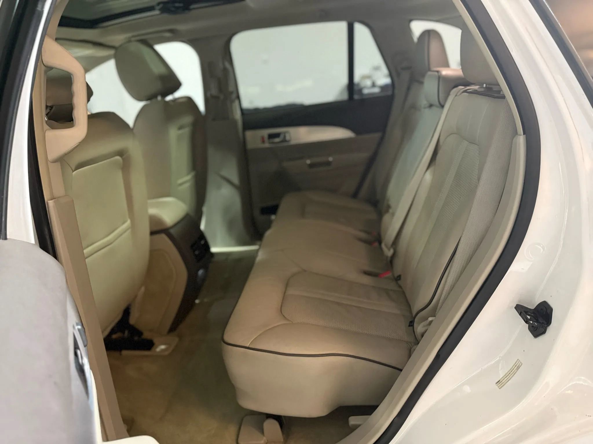 Used 2014 Lincoln MKX AWD w/ Equipment Group 102A image 23