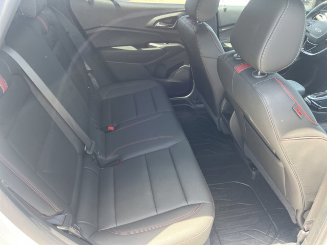 Used 2024 Chevrolet Trax RS w/ Sunroof Package image 16