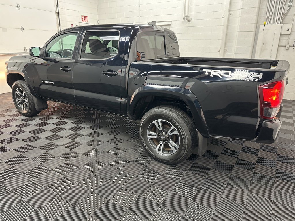 Used 2019 Toyota Tacoma TRD Sport image 6