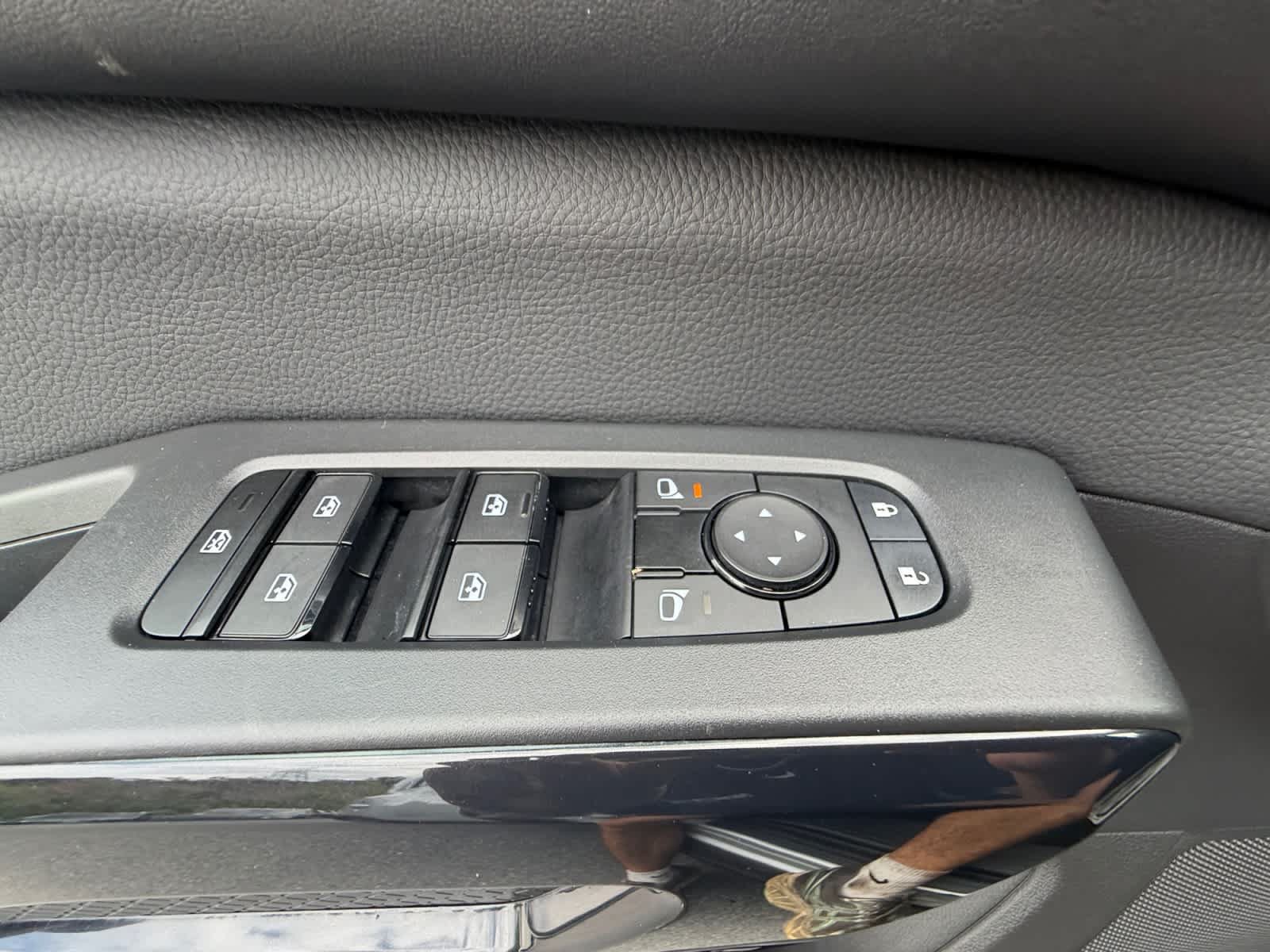 Used 2024 Nissan Pathfinder S AWD/4WD image 32