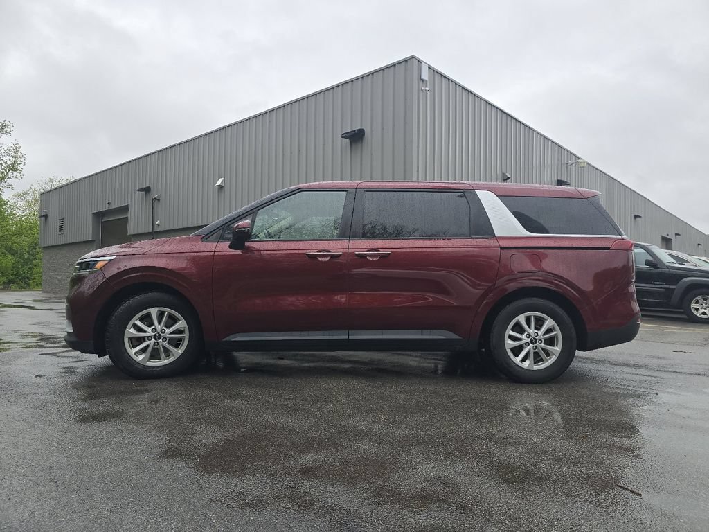 Used 2023 Kia Carnival LX FWD image 9