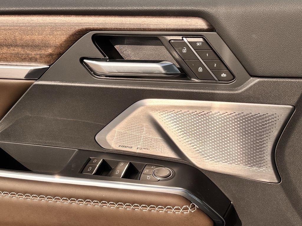 New 2026 GMC Acadia Denali Ultimate w/ LPO, Floor Liner Package AWD/4WD image 19