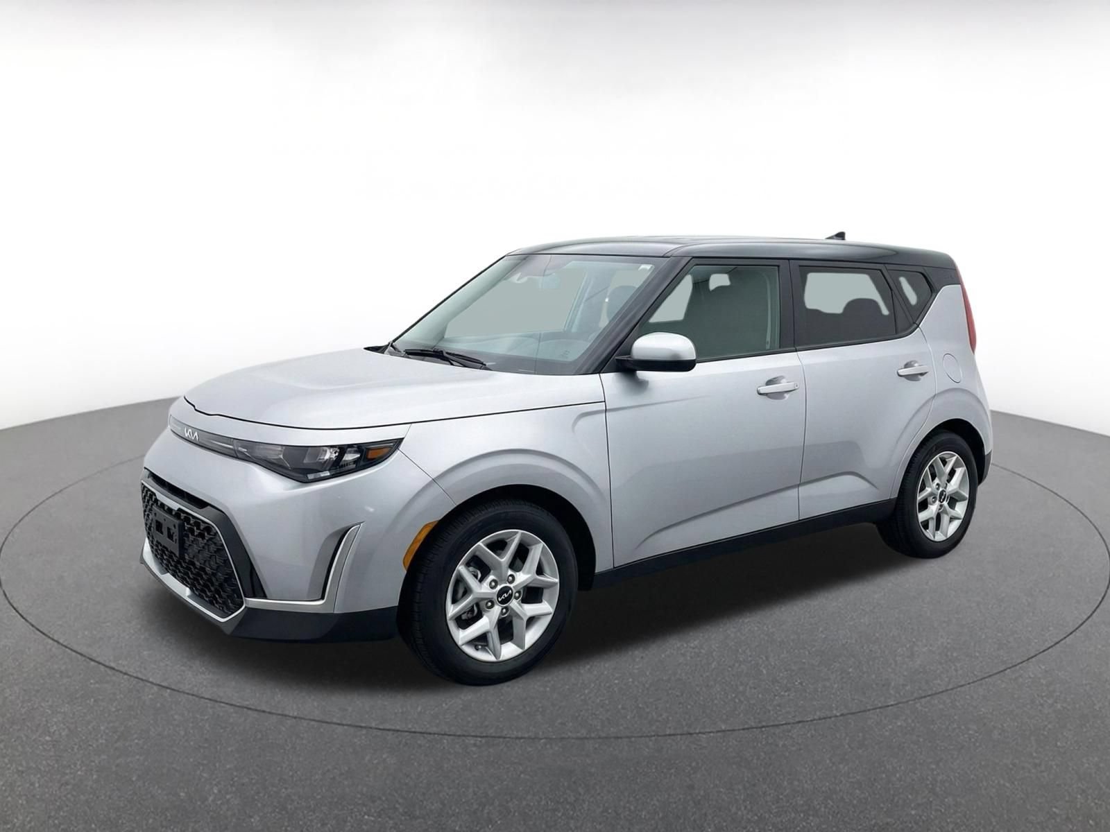 Used 2025 Kia Soul LX w/ LX Technology Package FWD image 3