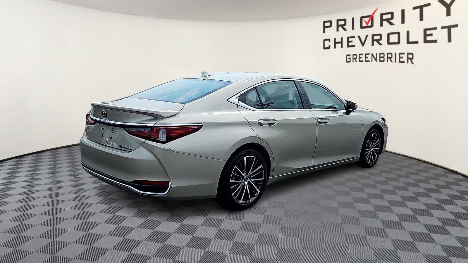 Used 2025 Lexus ES 300h w/ Premium Package FWD image 8