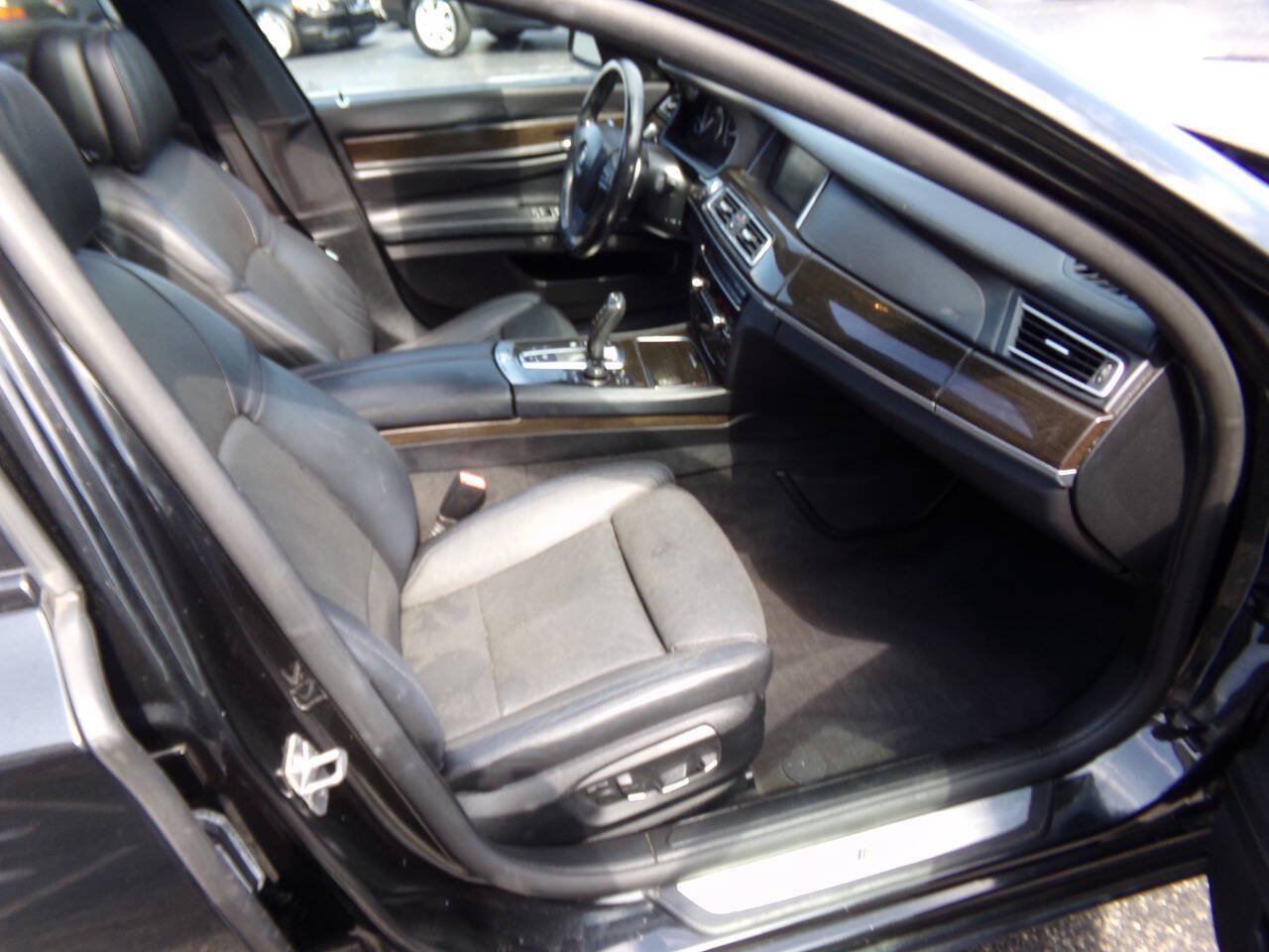 Used 2013 BMW 750Li RWD image 31