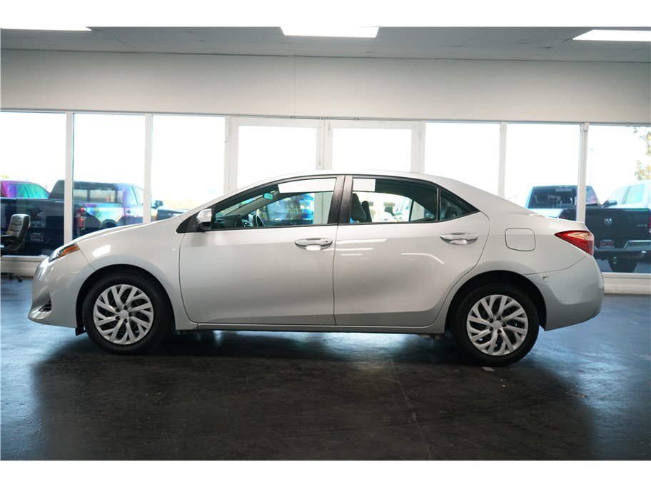 Used 2017 Toyota Corolla LE image 4
