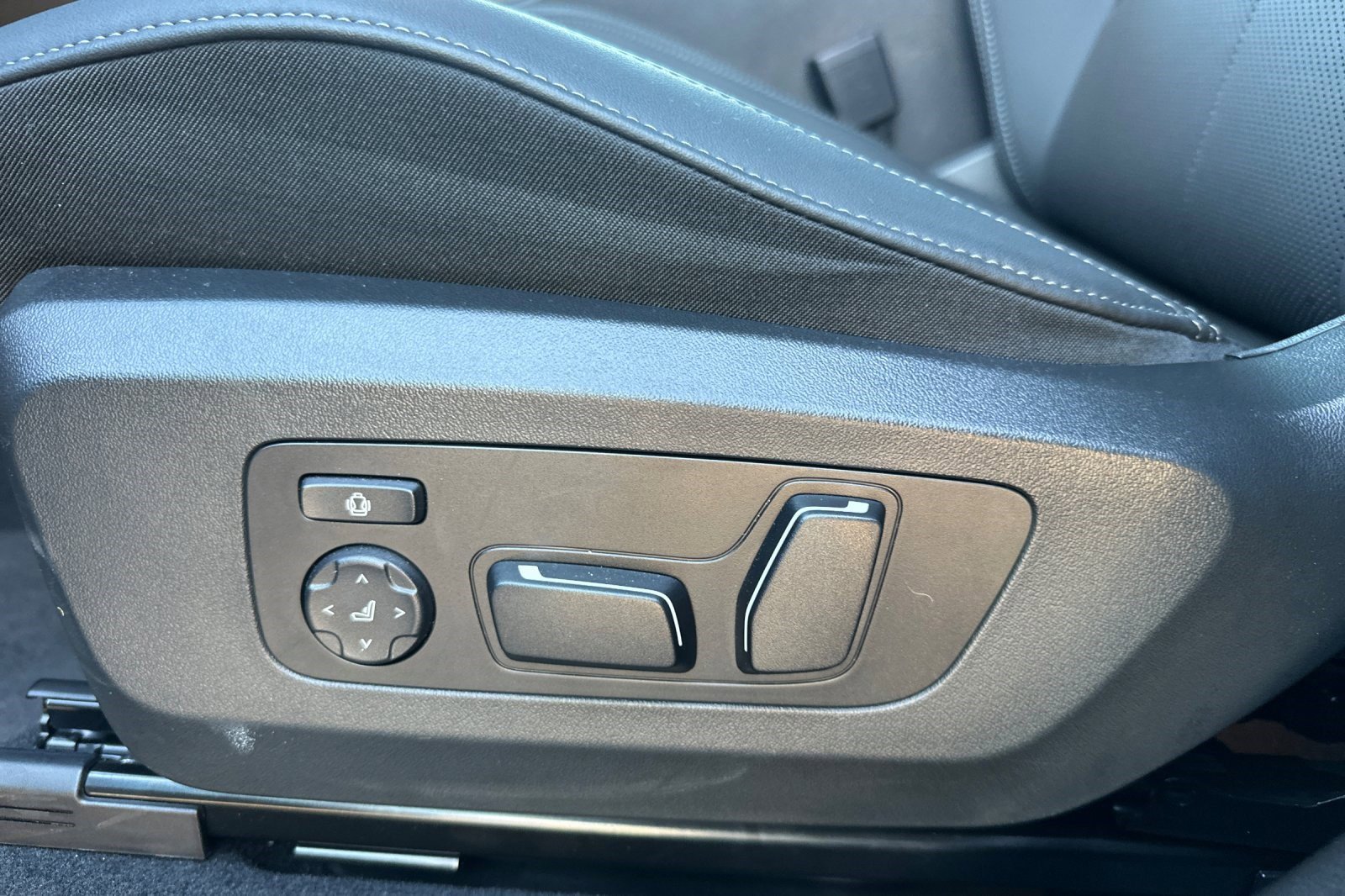 Used 2025 BMW X3 xDrive30i w/ Premium Package image 14