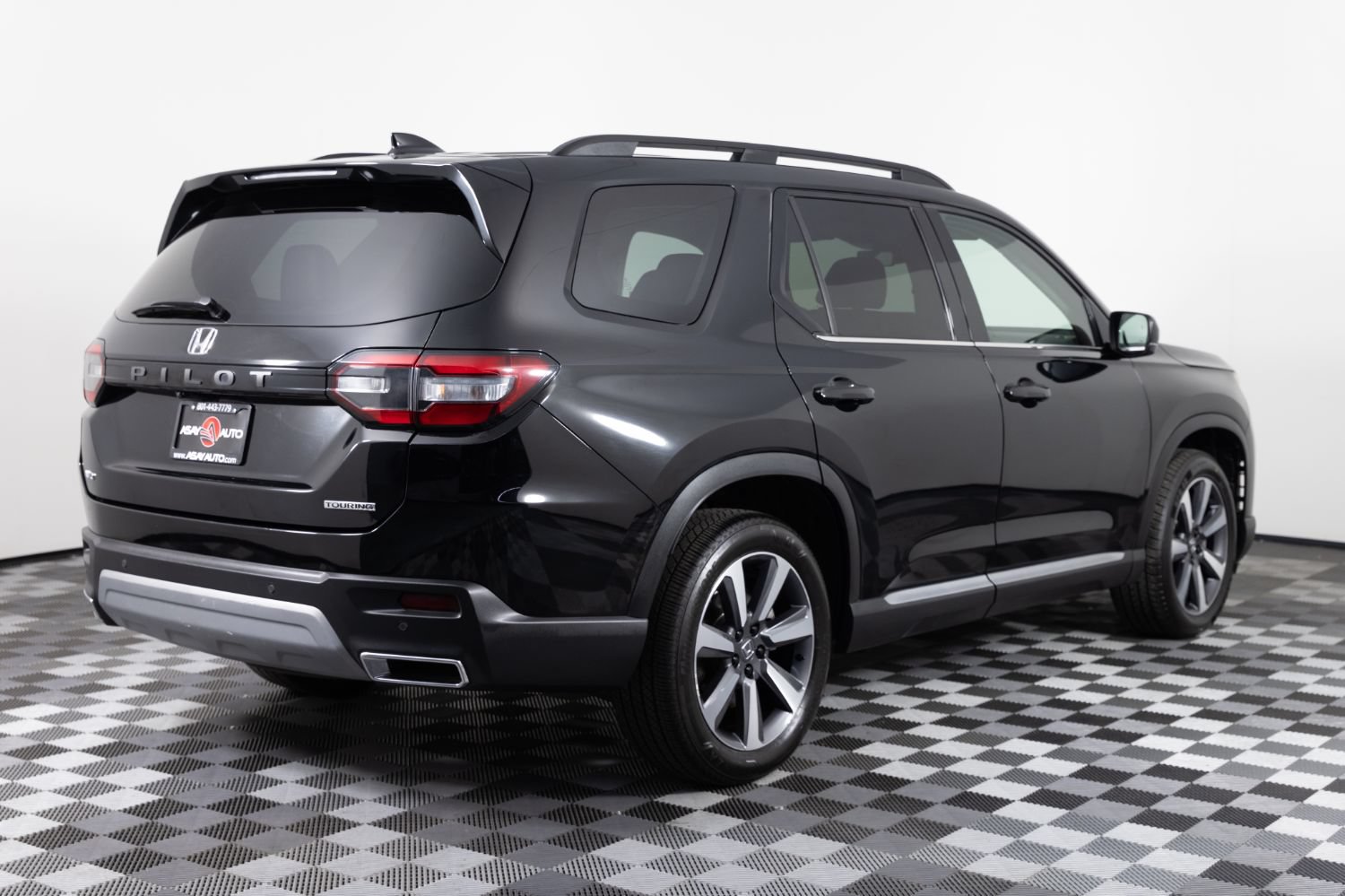 Used 2023 Honda Pilot Touring image 7