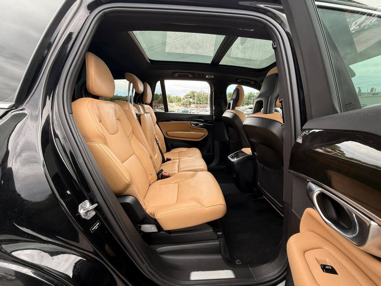 Used 2018 Volvo XC90 T6 Momentum w/ Convenience Package AWD/4WD image 21