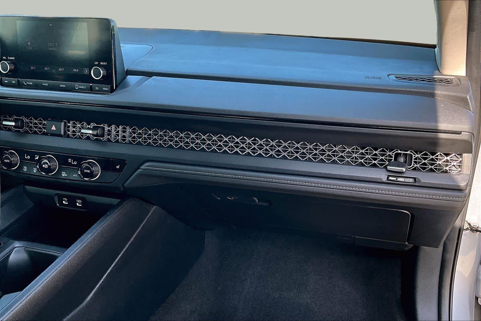 Used 2023 Honda Accord EX image 18