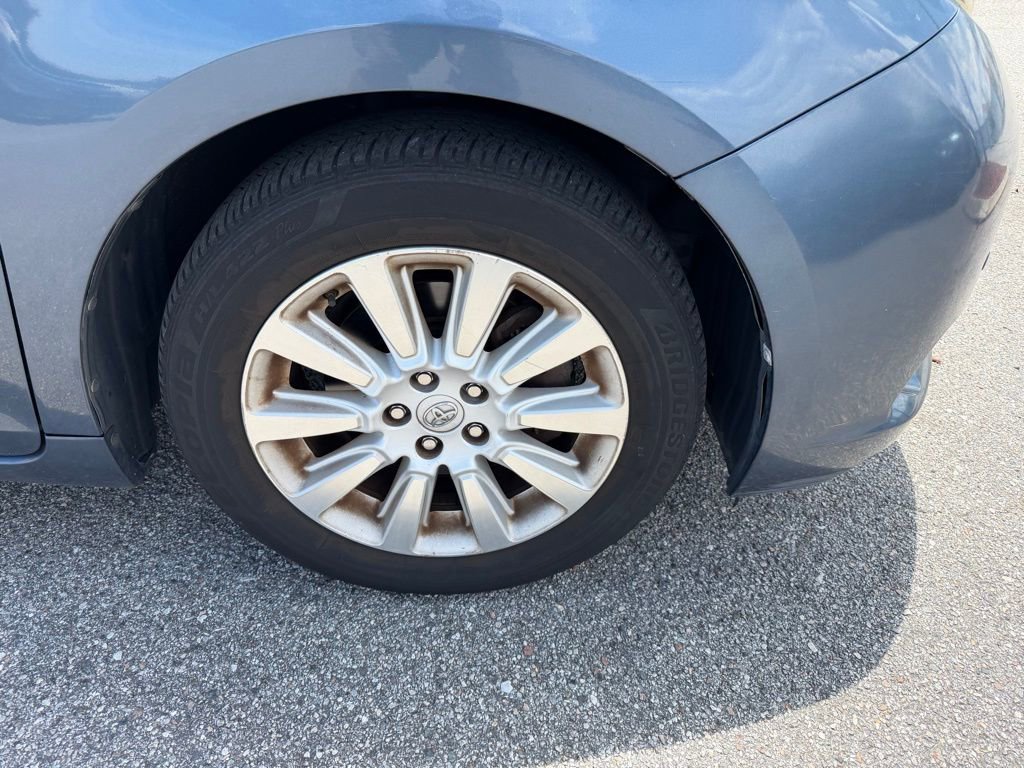 Used 2014 Toyota Sienna Limited w/ Limited Premium Package FWD image 3
