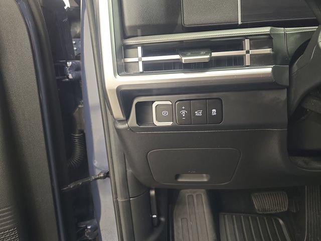 Used 2025 Hyundai Santa Fe SEL FWD image 32