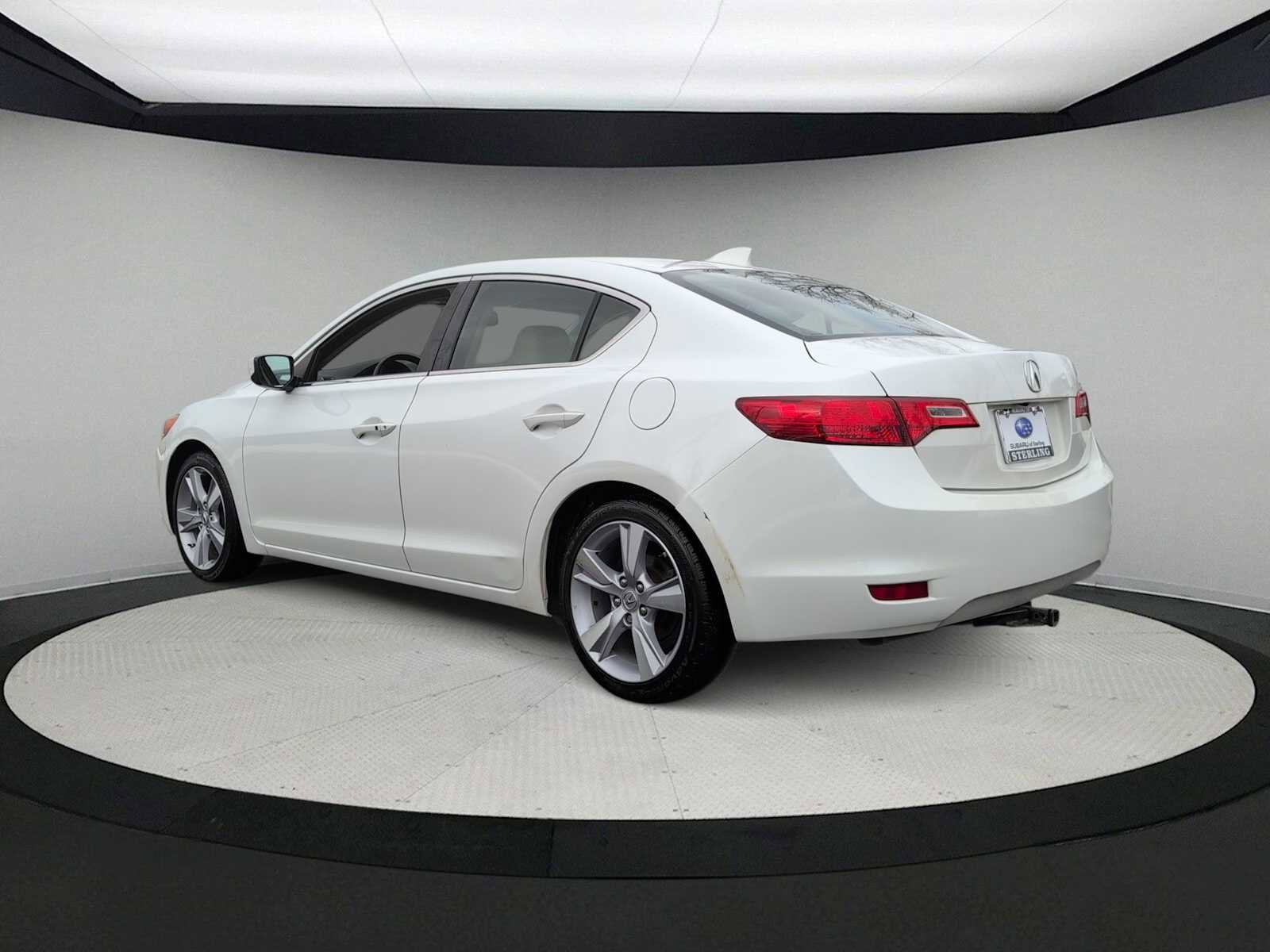 Used 2013 Acura ILX w/ Technology Package image 6