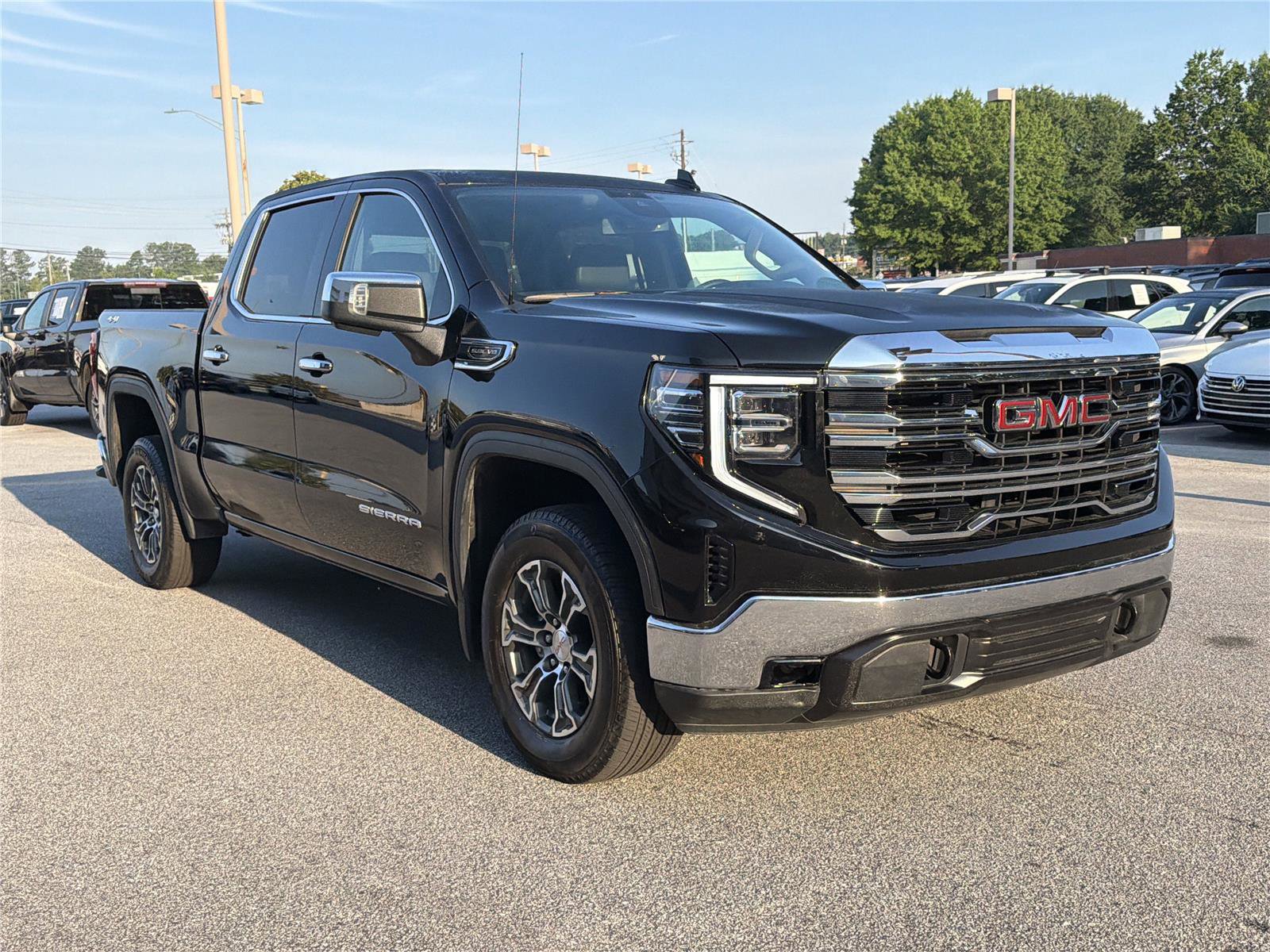 Used 2025 GMC Sierra 1500 SLT AWD/4WD image 3