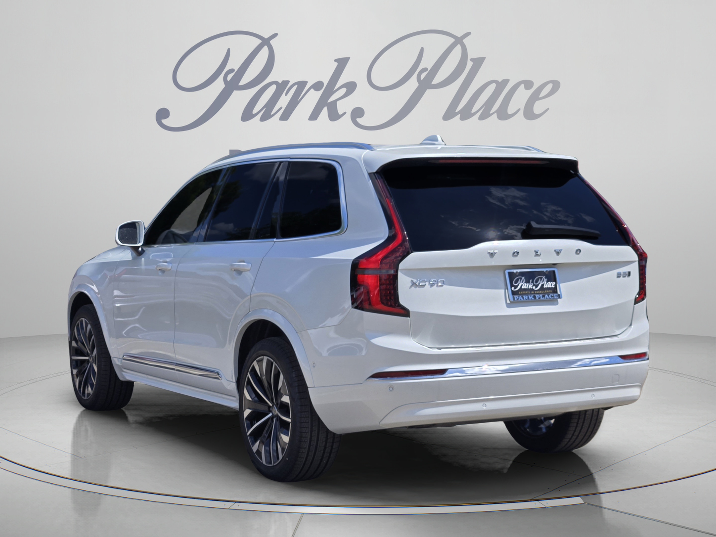 New 2026 Volvo XC90 B5 Plus w/ Protection Package Premier AWD/4WD image 3