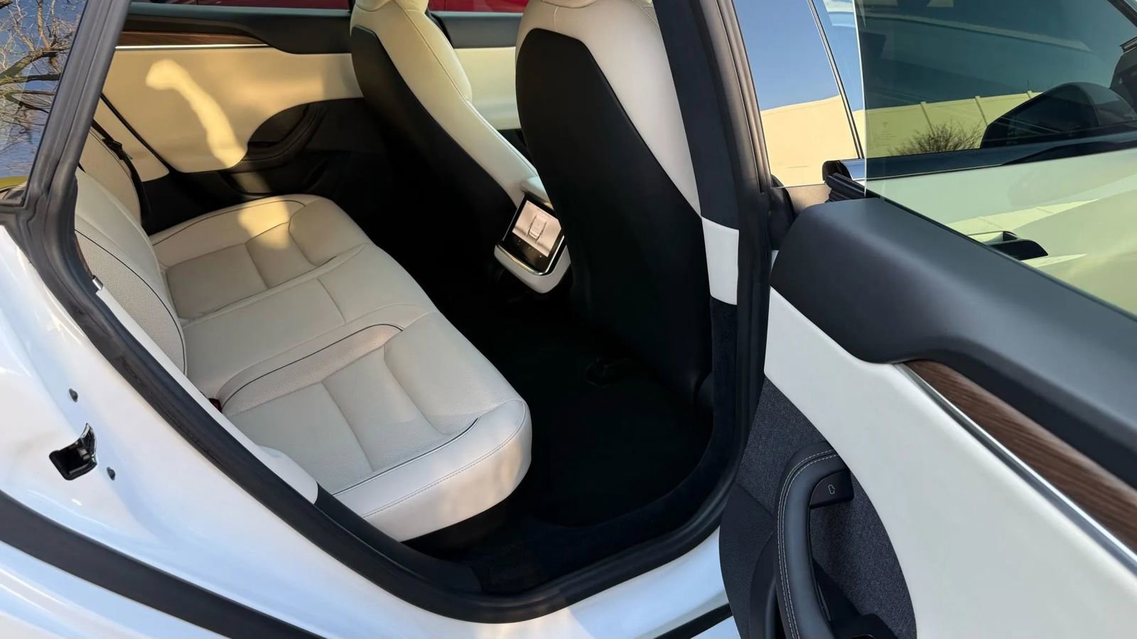 Used 2021 Tesla Model S Plaid image 15