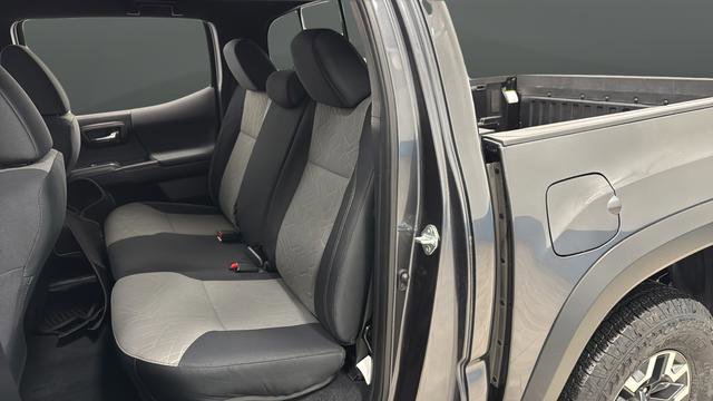 Used 2022 Toyota Tacoma TRD Off-Road image 31
