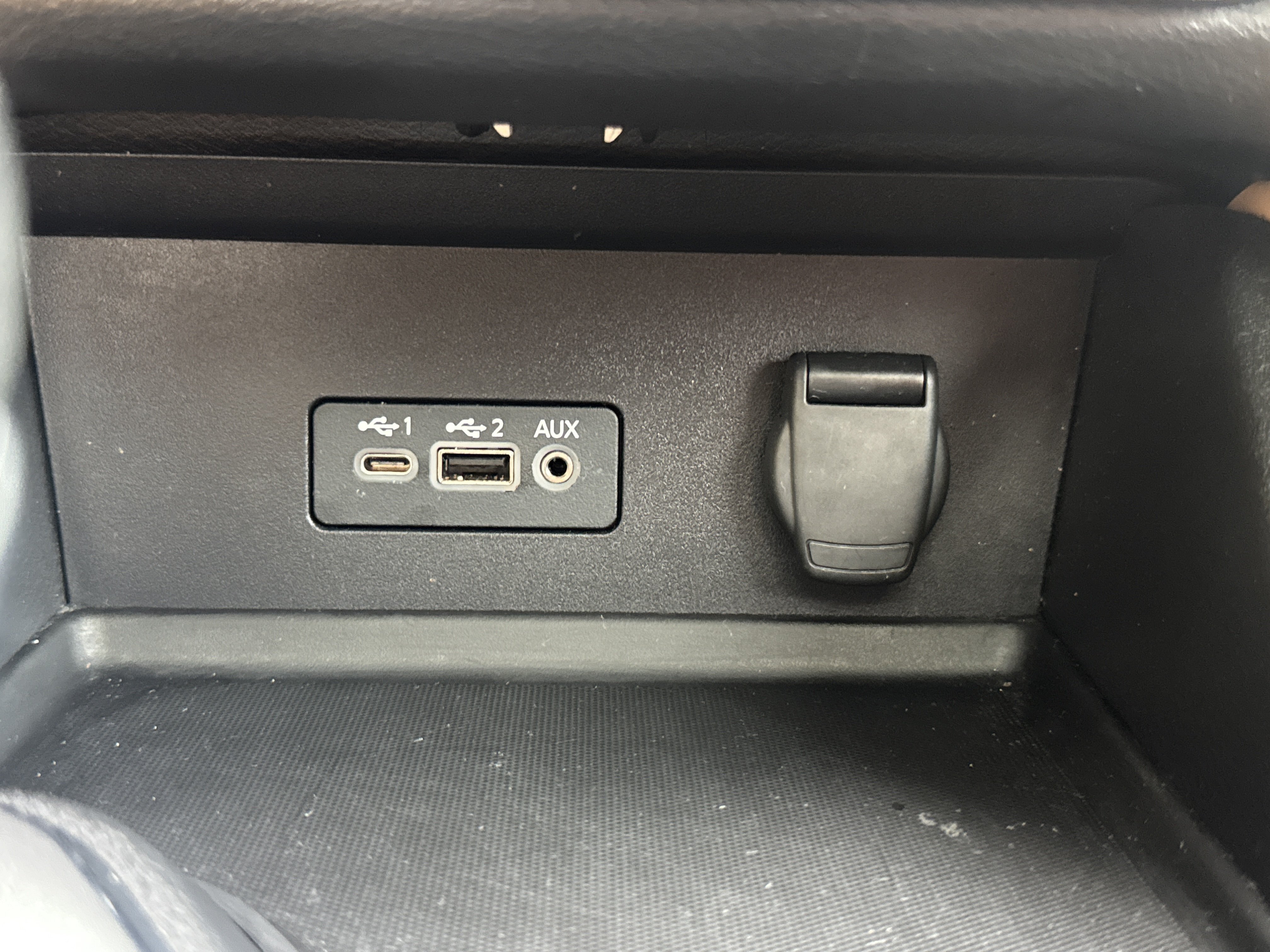 Used 2023 Nissan Sentra SV w/ SV Premium Package FWD image 14