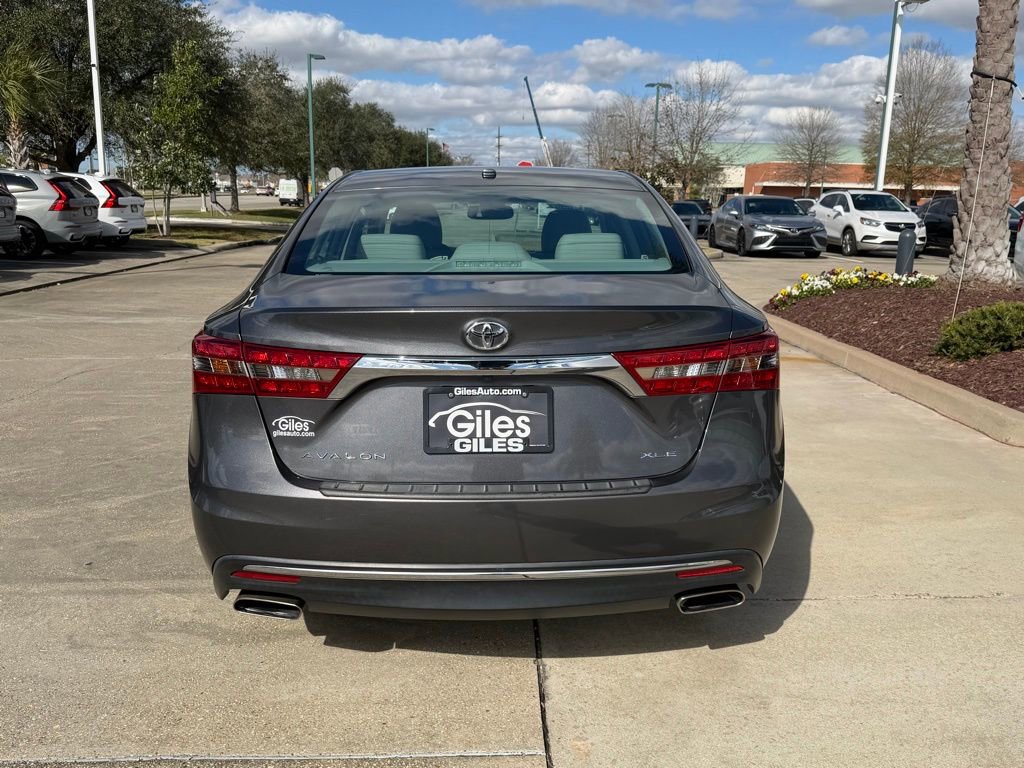 Used 2018 Toyota Avalon XLE Premium image 4