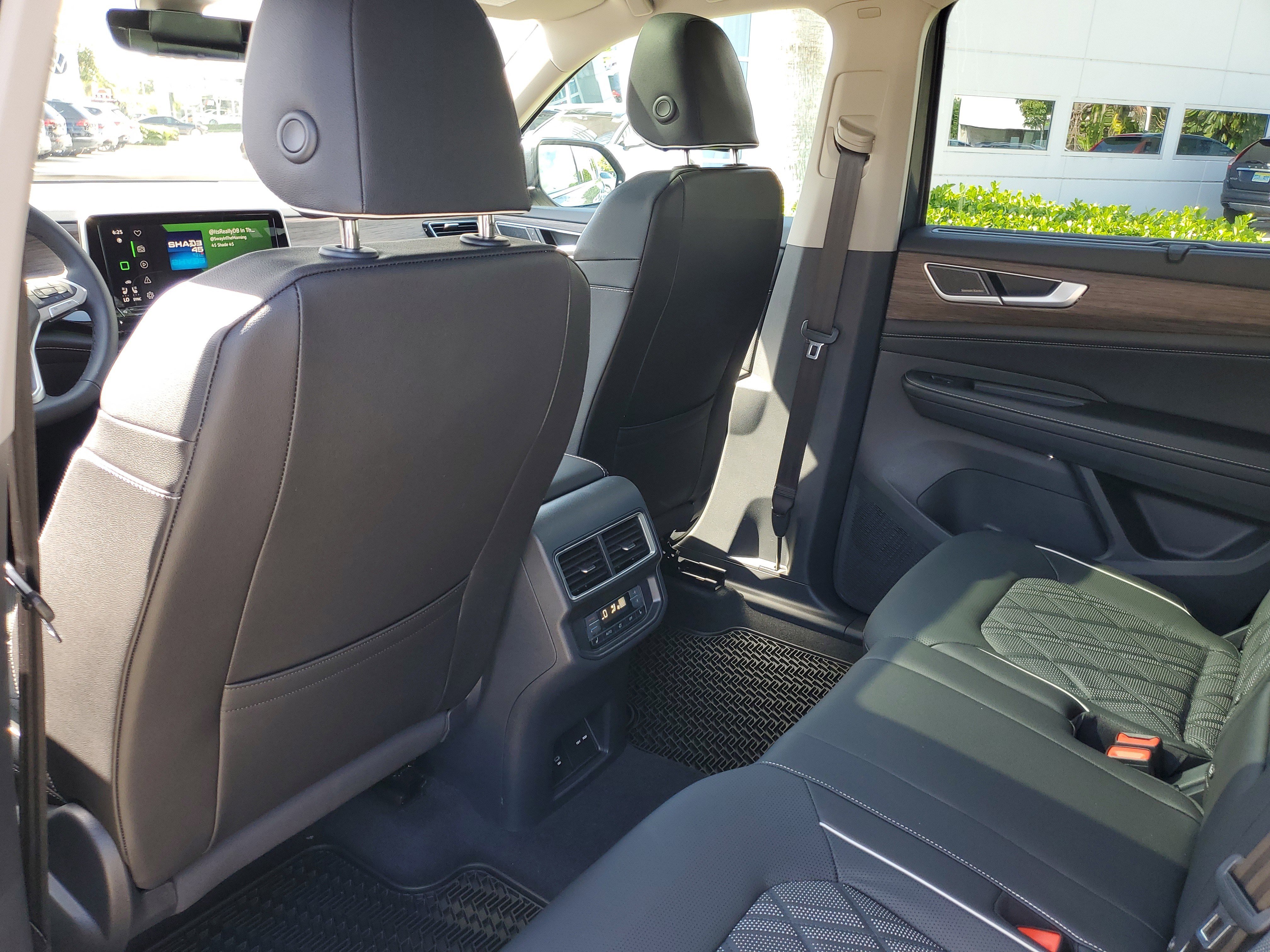 New 2025 Volkswagen Atlas SEL Premium R-Line image 11