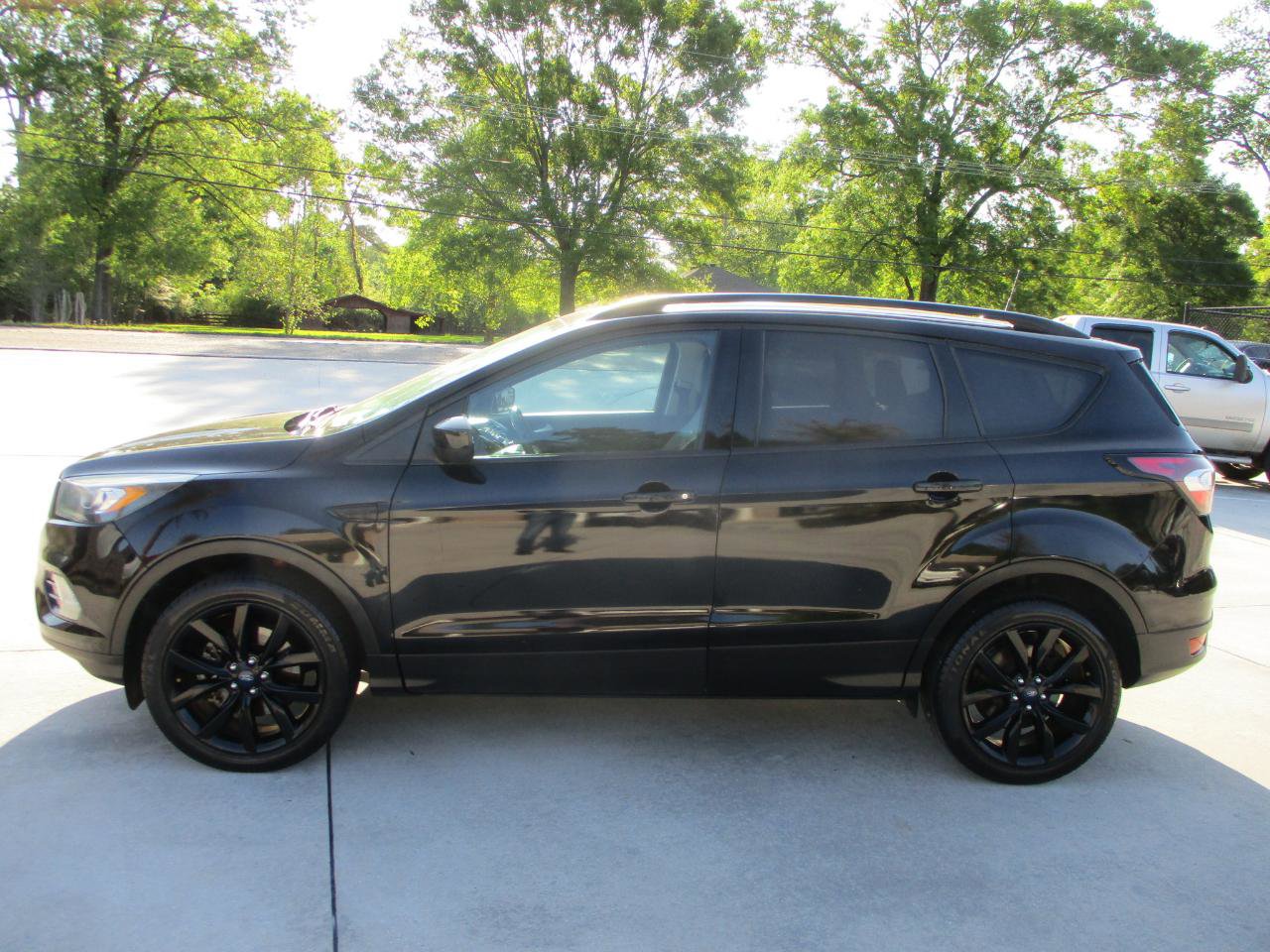 Used 2017 Ford Escape SE w/ SE Sport Appearance Package image 25