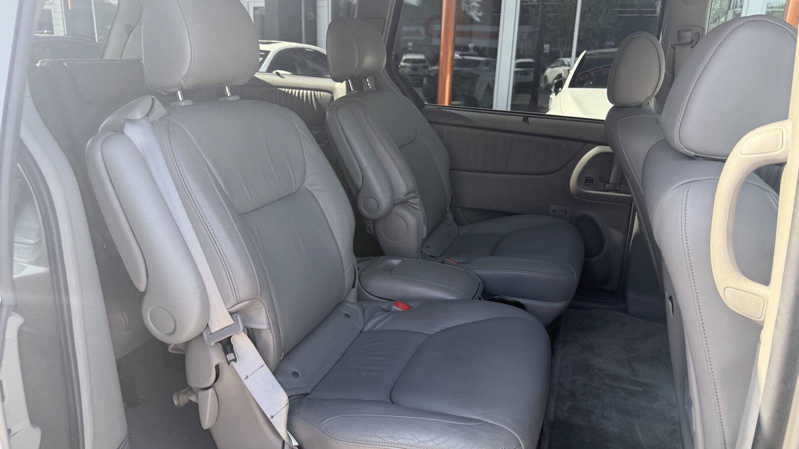 Used 2004 Toyota Sienna XLE Limited FWD image 17