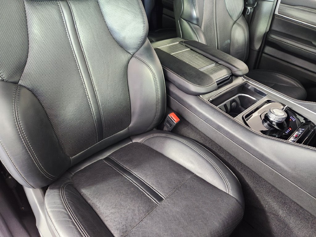 Used 2024 Jeep Wagoneer Series II AWD/4WD image 11
