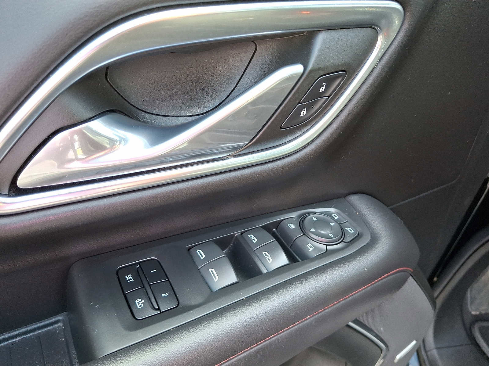 Used 2022 Chevrolet Suburban RST w/ Luxury Package image 15