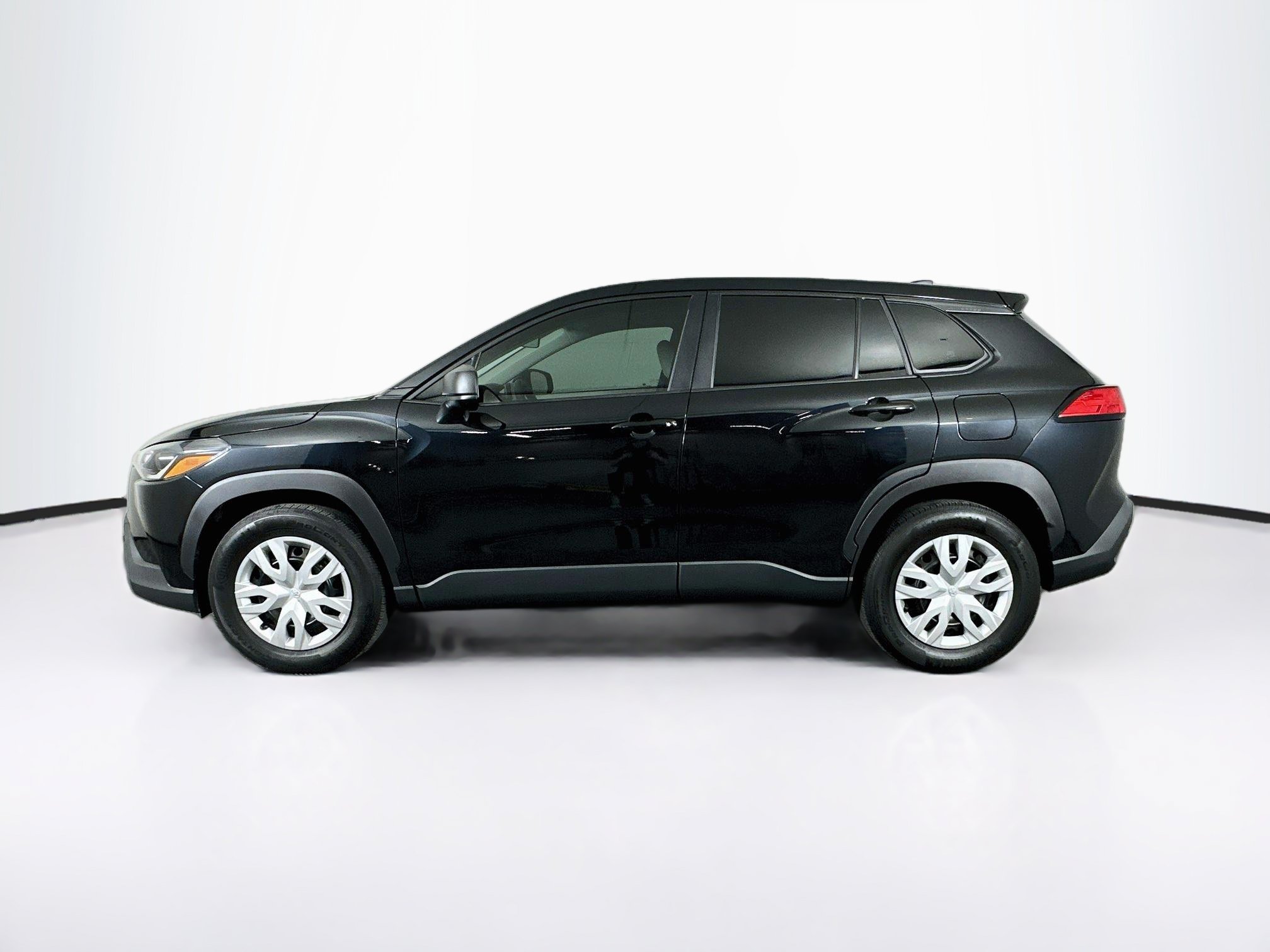 Used 2025 Toyota Corolla Cross L AWD/4WD image 4
