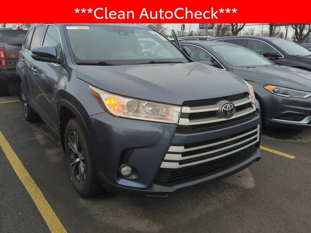 Used 2017 Toyota Highlander Plus image 3