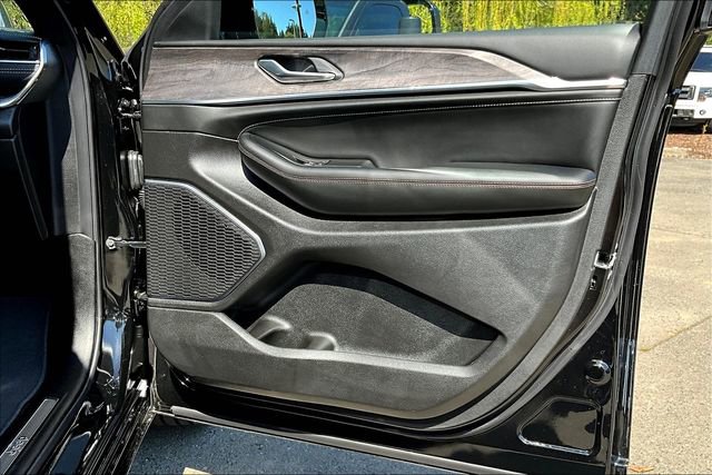 New 2025 Jeep Grand Cherokee Overland image 26